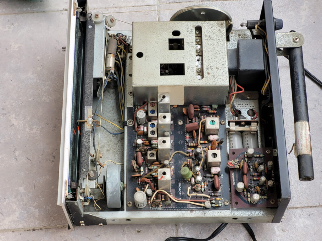 Kenwood KT-1000, interior antes de restaurar