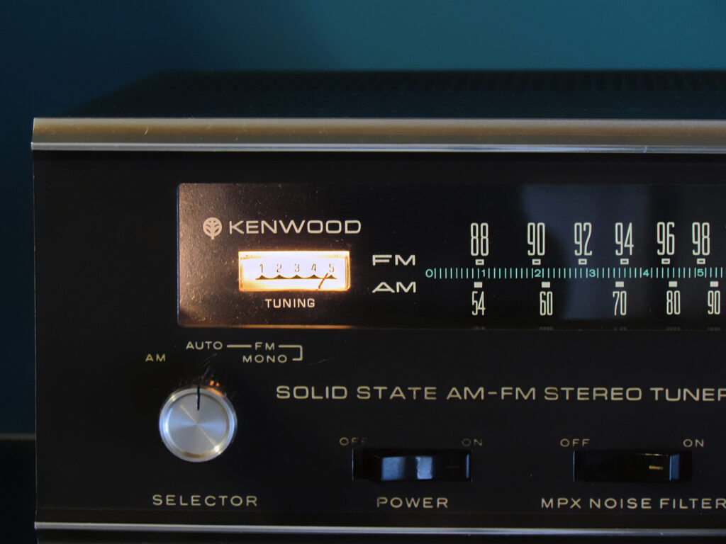 Kenwood KT-1000 de 1968 - Indicador de señal