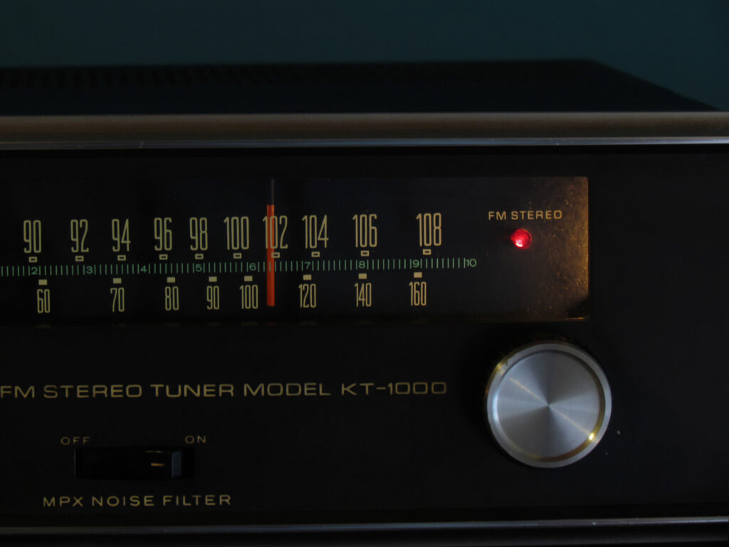 Kenwood KT-1000 de 1968 - Indicador estéreo
