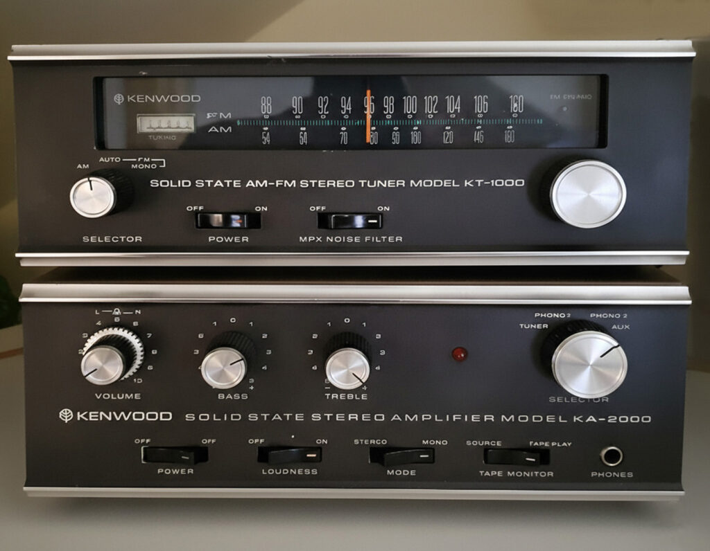 Kenwood KT-1000 junto a su amplificador KA-2000